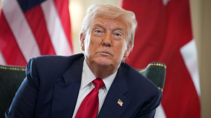 Трамп обіцяє відкрити Ормузьку протоку: перший французький контейнеровоз вже пройшов