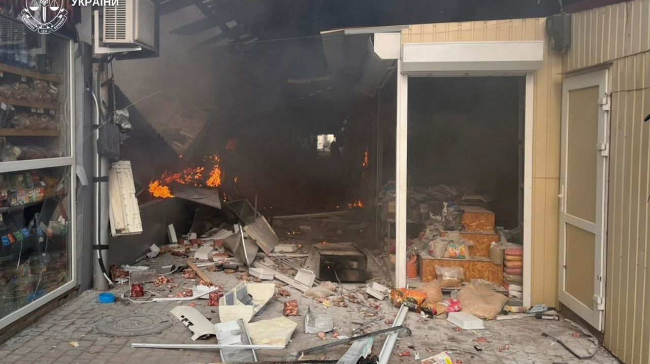 РФ вдарила по ринку у Нікополі: 5 загиблих, у місті оголошено жалобу