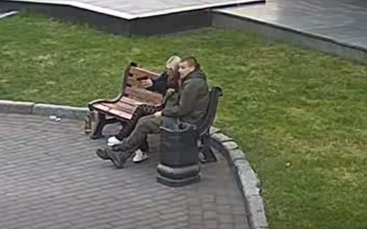 У Луцьку дівчина з пневматики вистрілила у тролейбус: куля пробила вікно