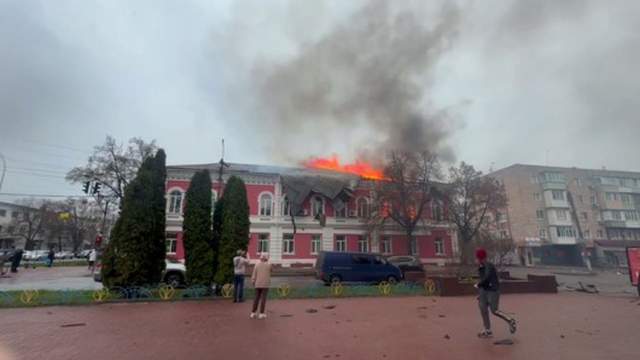 РФ атакувала держустанови Чернігівщини: пожежі в мерії Прилук та податковій Новгород-Сіверського