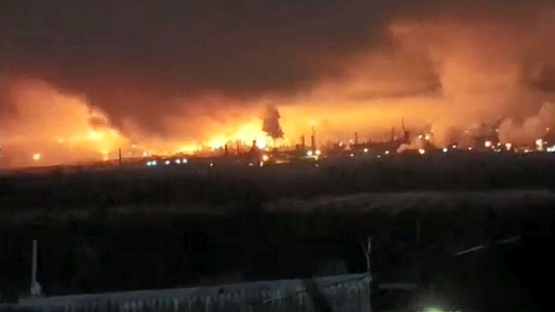 Один з найбільших НПЗ Росії зупинив роботу після ударів України