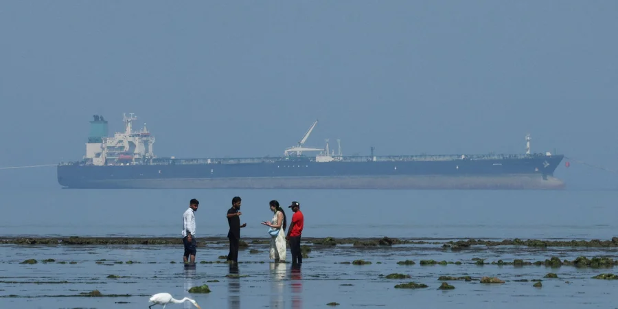 США планують продовжити послаблення санкцій проти нафти Росії та Ірану