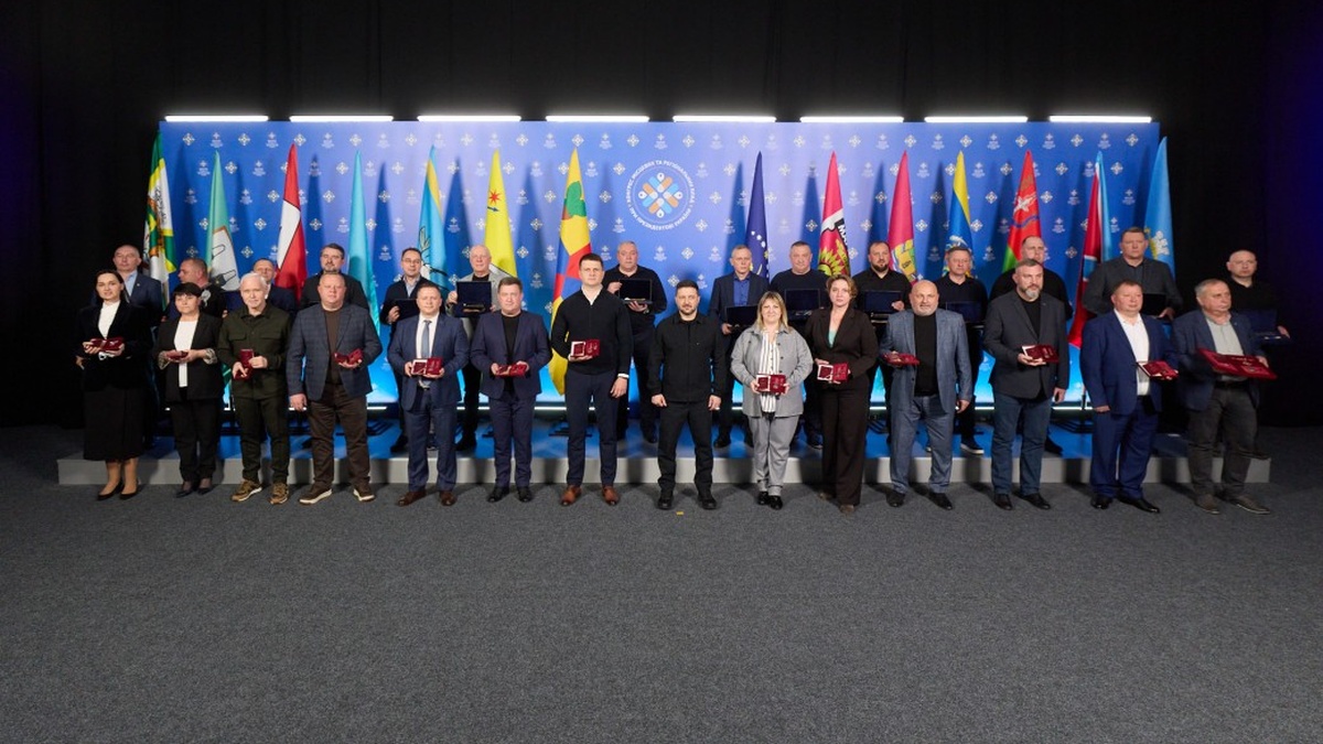 Зеленський присвоїв 14 громадам звання «Місто-герой України»