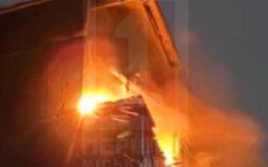 Росія вдруге поспіль масовано атакувала Кривий Ріг: «шахеди» влучили у дев'ятиповерхівку та підприємство