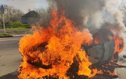 Удар по Нікополю: загинув 67-річний чоловік, знищено вантажівки