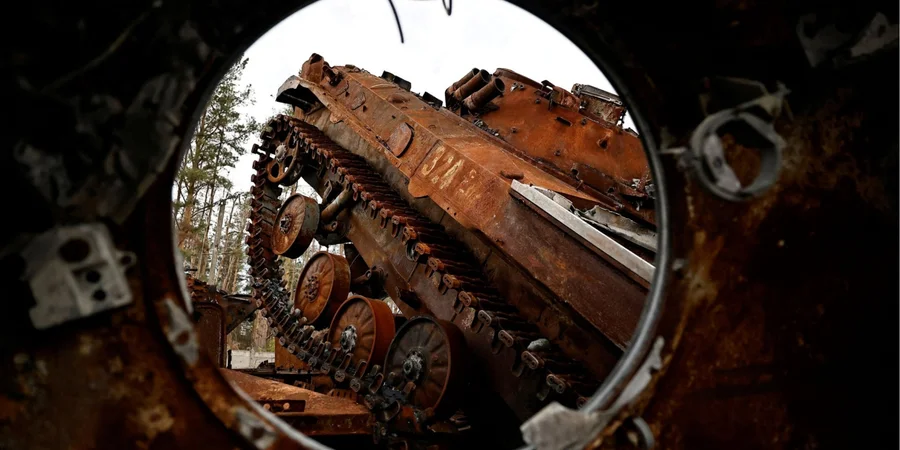 Втрати РФ за добу: 950 загиблих, один вертоліт та 7 танків — Генштаб