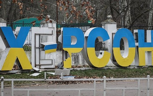 Дрон РФ атакував бригаду екстреної допомоги у Херсоні: двоє медиків поранені