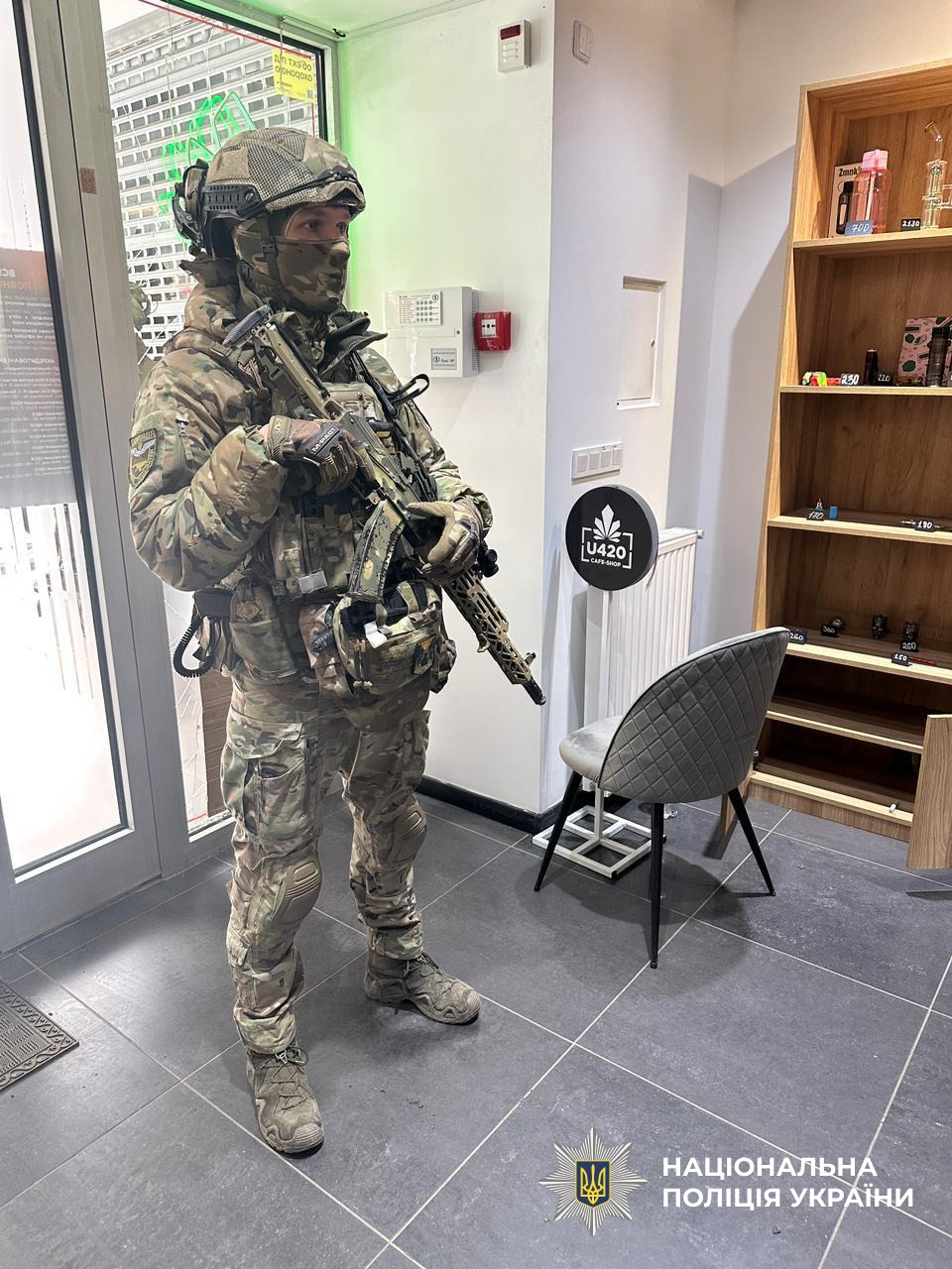 Поліція ліквідувала мережу магазинів U420, що торгувала наркотиками під виглядом сувенірів