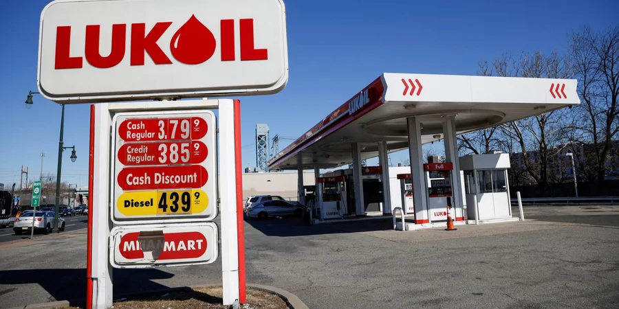 Трамп продовжив санкційний виняток для «Лукойлу» до жовтня 2026 року