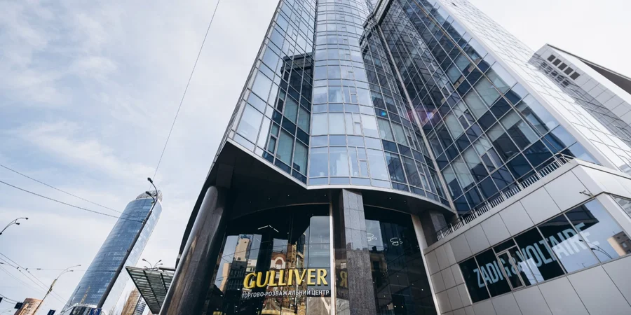 Чоловік загинув у ТРЦ "Гулівер" у Києві, впавши з п'ятого поверху