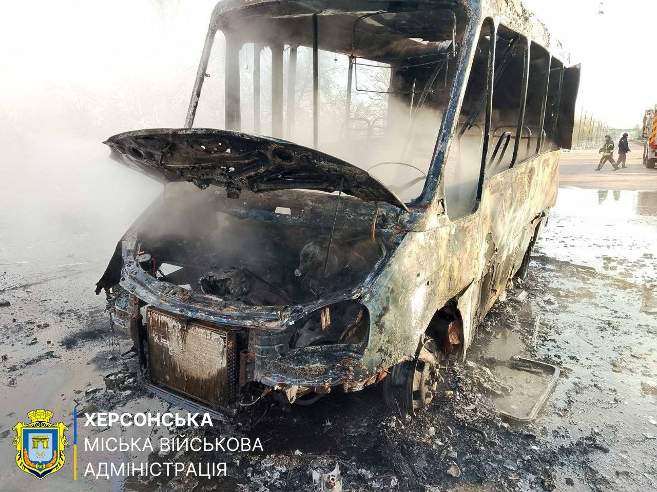 Херсон: дрон РФ вранці атакував маршрутний автобус у Дніпровському районі