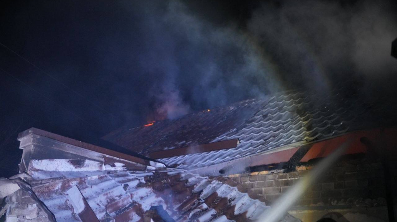 Росіяни атакували Запоріжжя: поранений чоловік, пошкоджені будинки та інфраструктура