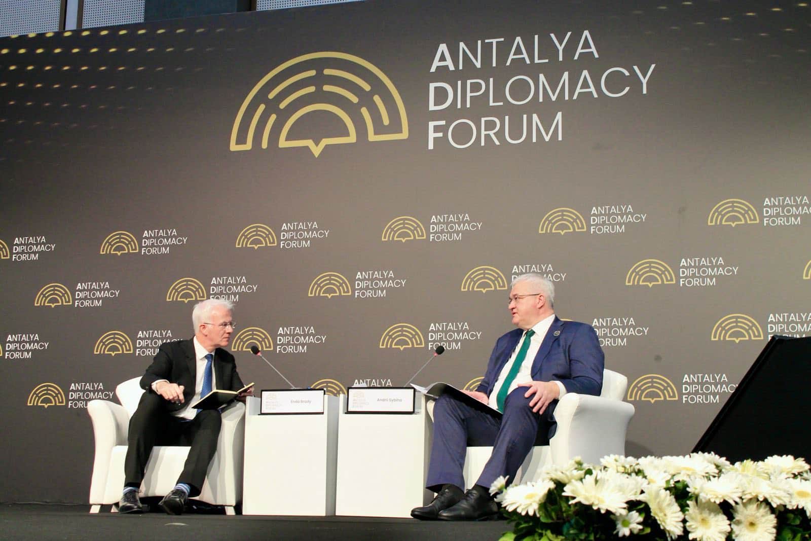 Петер Мадяр переміг на виборах в Угорщині: що змінюється для України