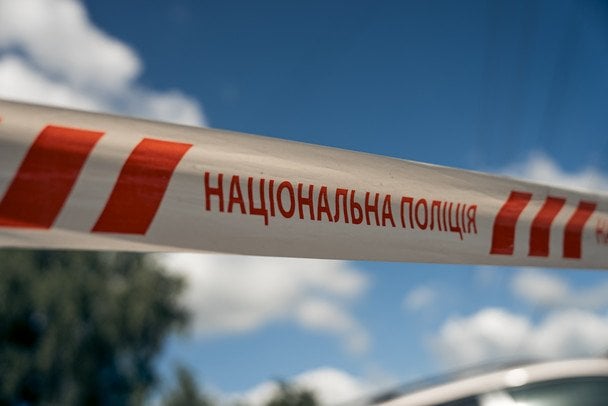 Троє невідомих увірвалися до Яворівського ТЦК і напали на охорону