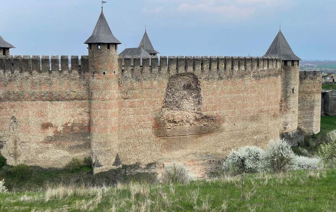 Обвал у Хотинській фортеці: стіна завалилась, доступ туристів обмежено