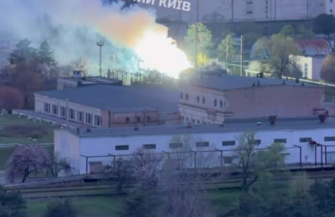 У Києві на лівому березі вибухнув трансформатор: перебої зі світлом