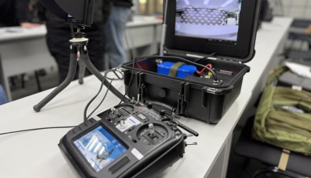 Міноборони вперше впровадило наземну станцію для оптоволоконних дронів: прототип передають бійцям