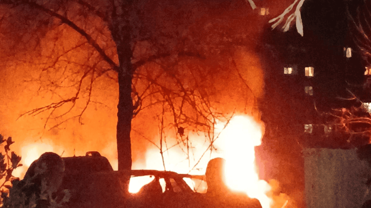 Масований удар дронів РФ по Сумах: влучання у медзаклад, четверо поранених