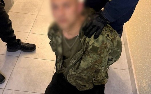 У Києві затримали чоловіка, який ходив по ЖК з автоматом та сотнями набоїв