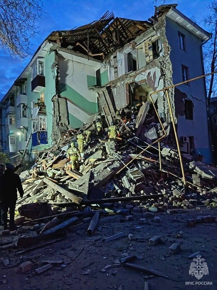 Атака дронів на Сизрань: НПЗ під ударом, ППО РФ влучило у житловий будинок