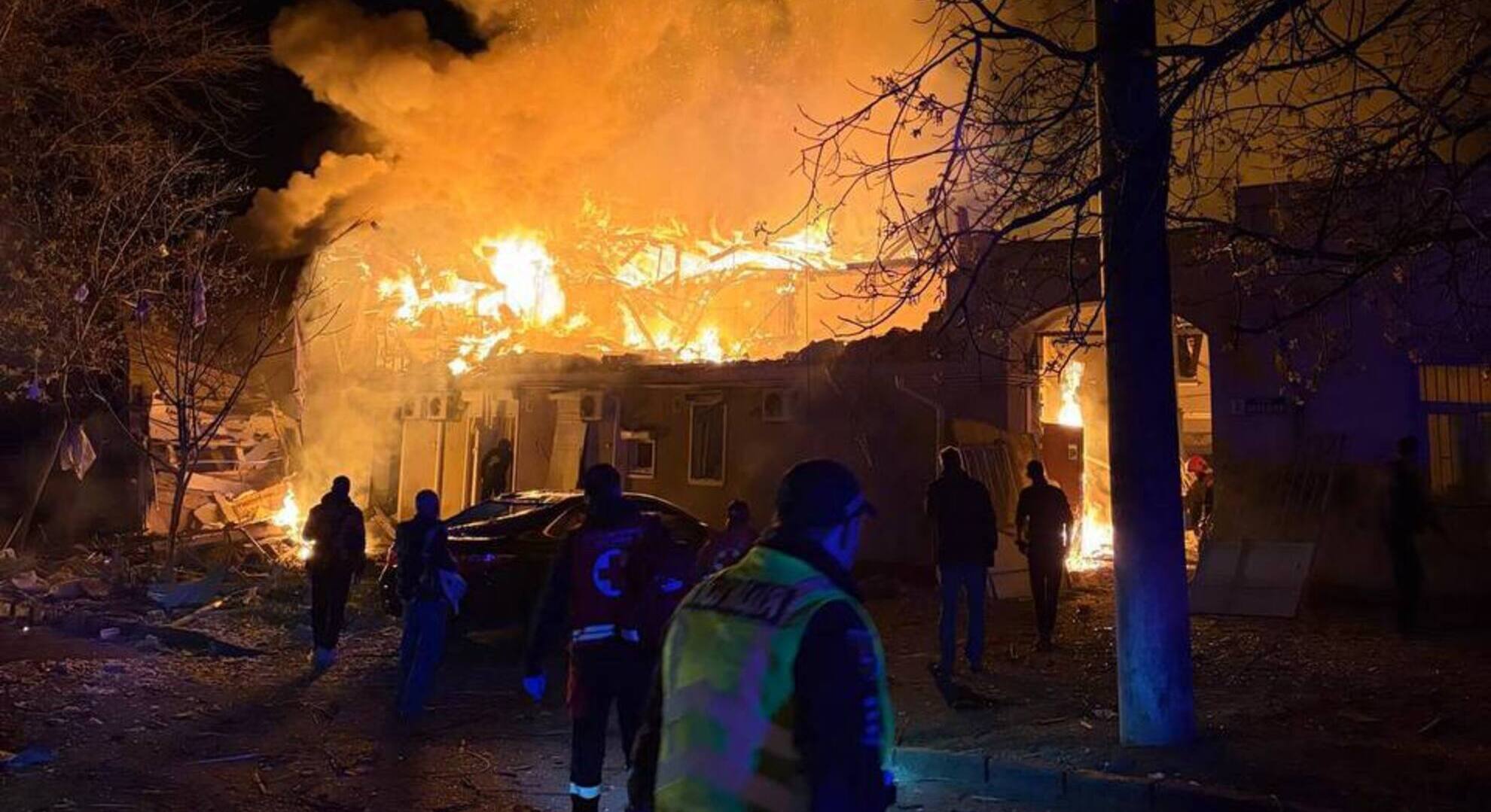 Удар РФ по Одесі: двоє загиблих, 14 поранених, атаковано торгове судно із зерном