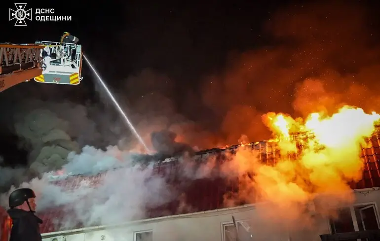 Удар РФ по Одесі: загинуло подружжя, дрони влучили у цивільне судно