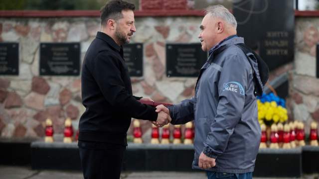 40 років Чорнобилю: Зеленський нагородив ліквідаторів та обговорив відновлення конфайнменту