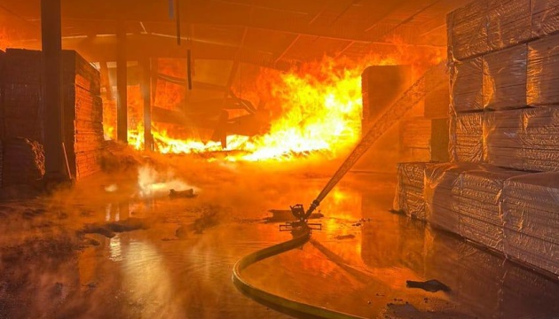 Росія атакувала Корюківку на Чернігівщині 18 дронами: двоє поранених, підприємства пошкоджено