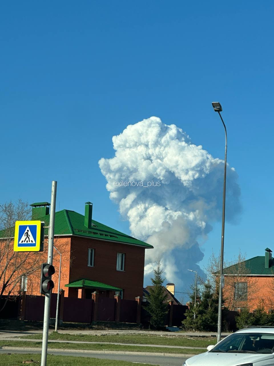 Повторний вибух на нафтостанції в Пермі після атаки дронів: пожежа посилилась