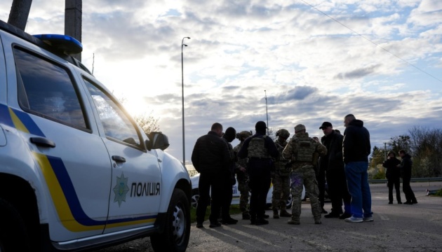 На Рівненщині чоловік з автомата розстріляв групу оповіщення ТЦК і поліцейського: двоє поранених