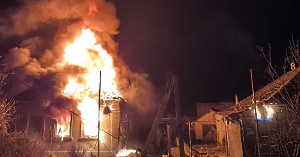 РФ двічі за день атакувала Миколаїв дронами: пожежі в приватному секторі