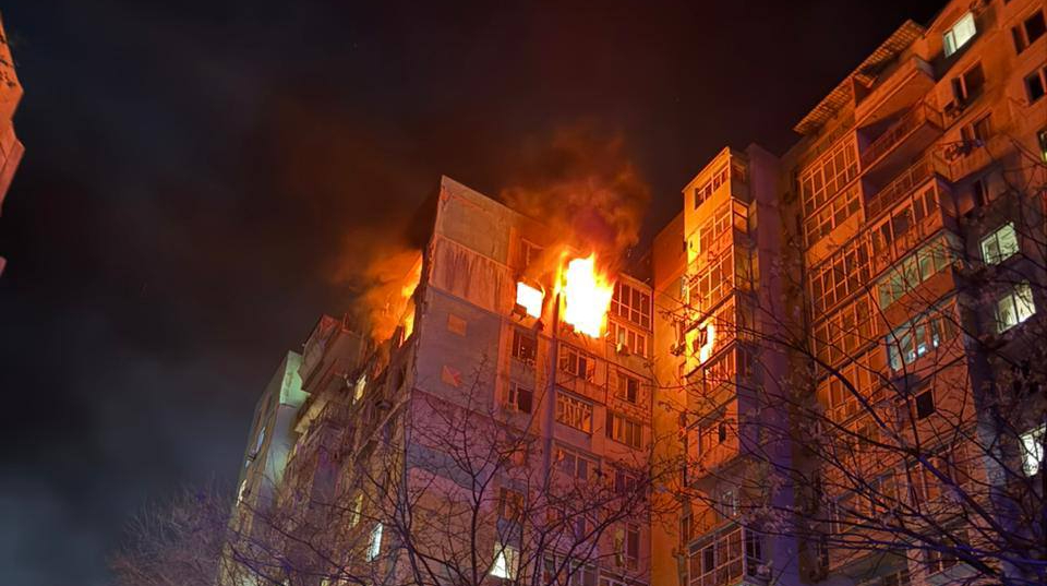 Росія атакувала Одесу дронами: пожежі у двох житлових висотках