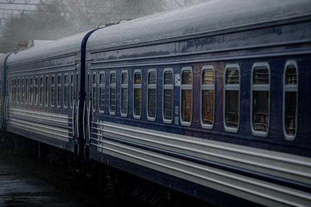 На Львівщині потяг «Київ — Ужгород» зіткнувся з автокраном: двоє загиблих
