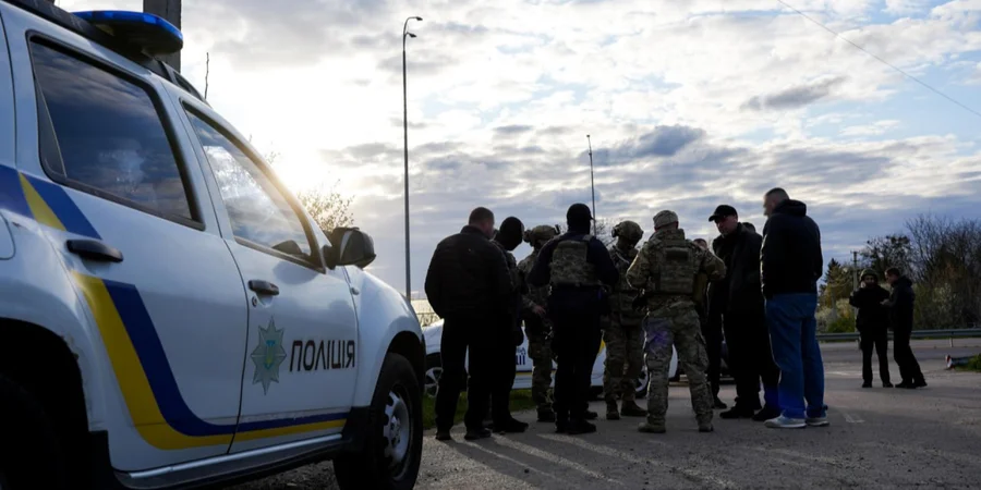 У Святошинському районі Києва невідомий розстріляв авто з матір'ю і дитиною