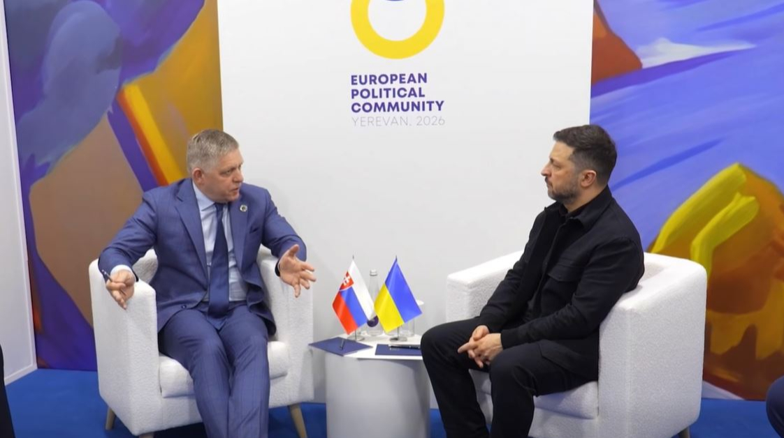 Зеленський зустрівся з Фіцо в Єревані: Словаччина підтримає вступ України до ЄС