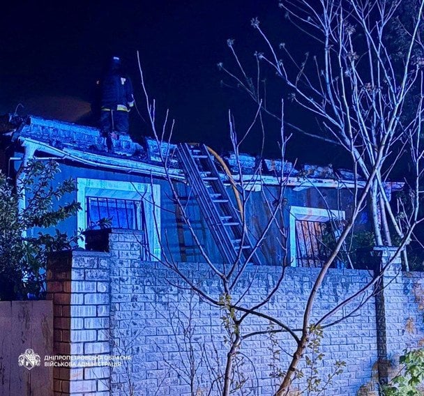Атака дронів РФ на Дніпро: поранений чоловік, пошкоджено три будинки