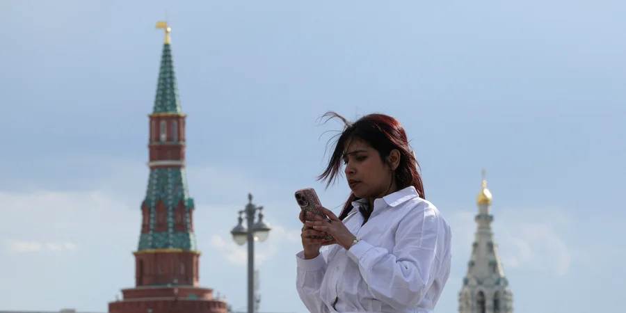 Зеленський висміяв підготовку Москви до параду і подякував Британії за санкції проти дронів РФ
