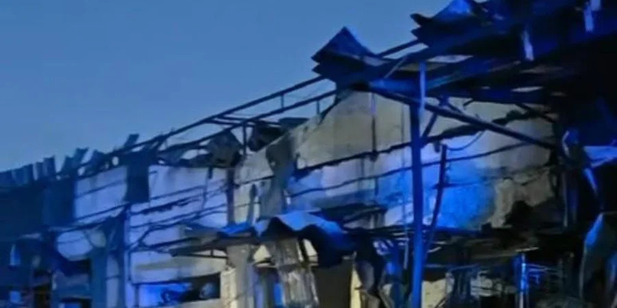Росія вдарила по розподільчому центру VARUS у Дніпрі: 4 загиблих, 19 поранених
