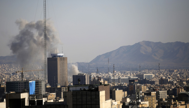 Ізраїль вдарив по штабу КВІР та 50 бункерах у Тегерані, Трамп говорить про зміну влади в Ірані
