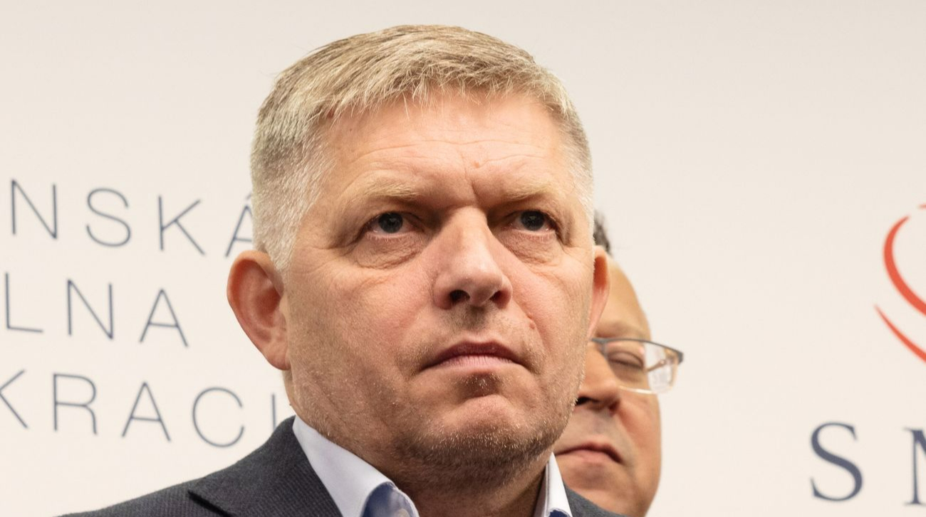 Фіцо летить до Москви обхідним маршрутом: Польща та Балтія закрили повітряний простір