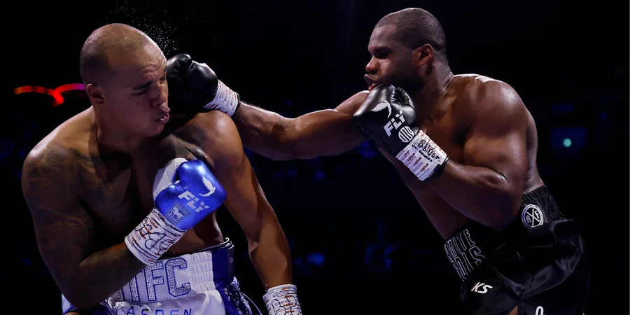 Дюбуа переміг непереможного Вордлі в 11-му раунді та став чемпіоном WBO у суперважкій вазі