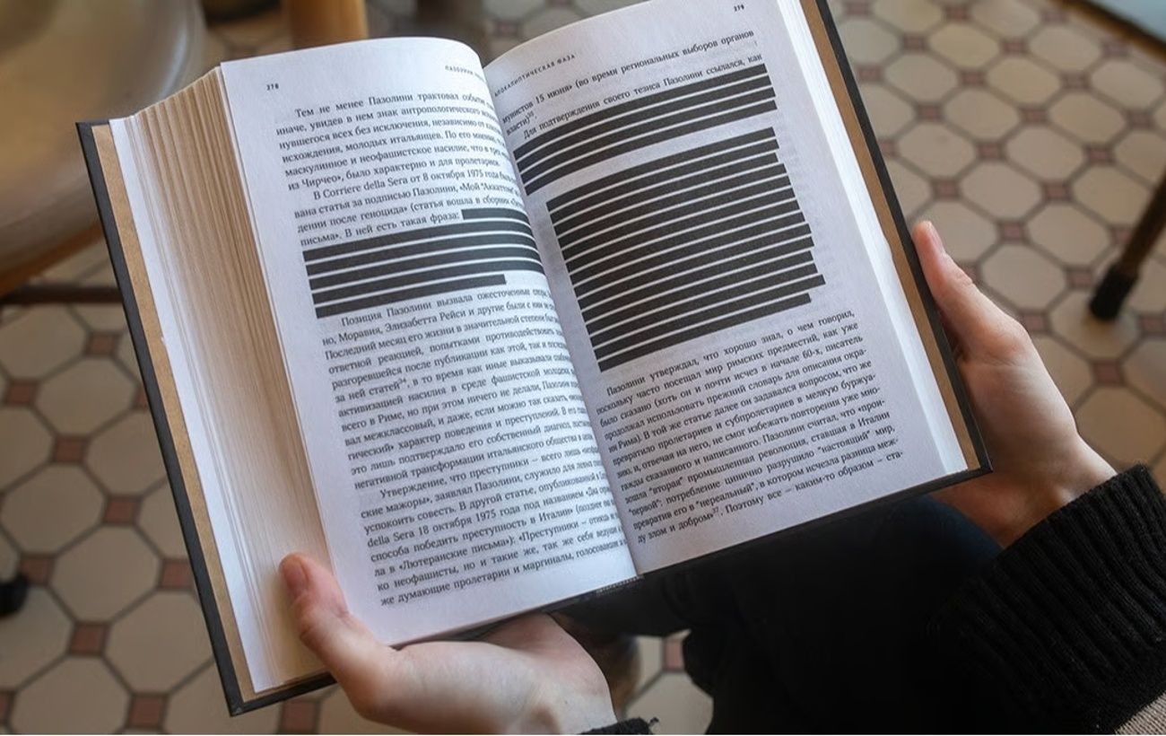 Росія відкрито цензурує книжки: «блекаут» замість тексту про війну і ЛГБТК+
