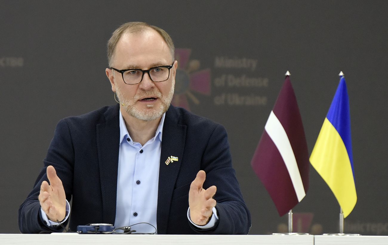 Міністр оборони Латвії пішов у відставку через дрони, відхилені РЕБ РФ