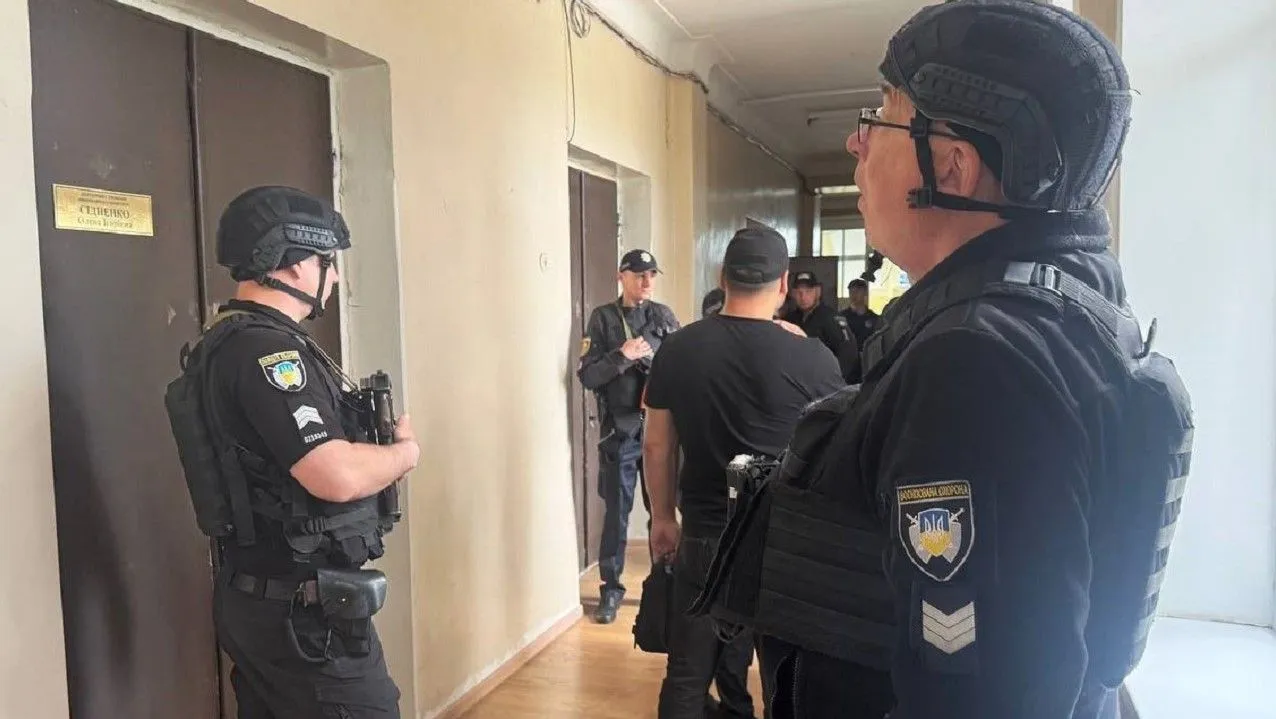 Заступник мера Світловодська відкрив вогонь у міськраді: двоє поранених
