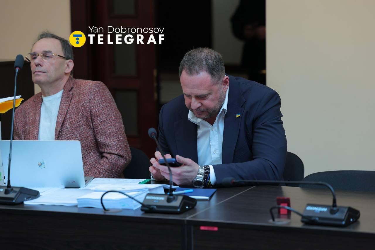 В Єрмака кинули яйцем після засідання ВАКС