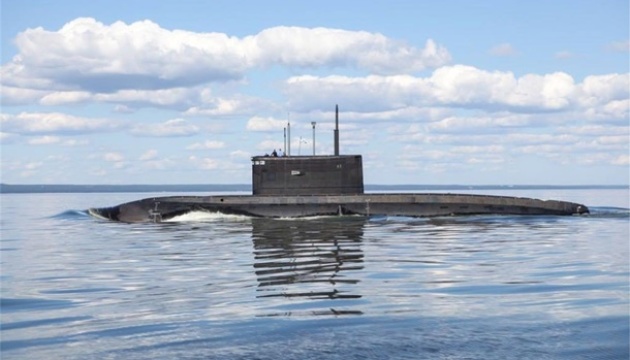 Росія захищає атомні субмарини антидроновими сітками за 7400 км від України