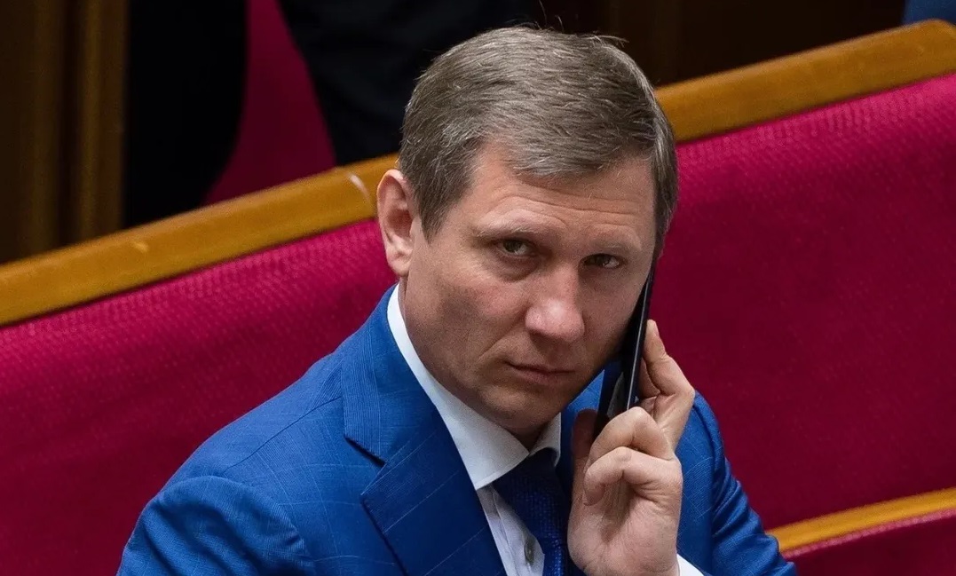 Під час нічного обстрілу в Конча-Заспі згорів будинок нардепа-втікача Шахова