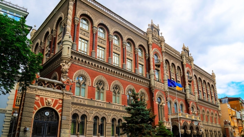 НБУ встановив черговий рекорд: долар коштуватиме 43,89 грн на 10 березня