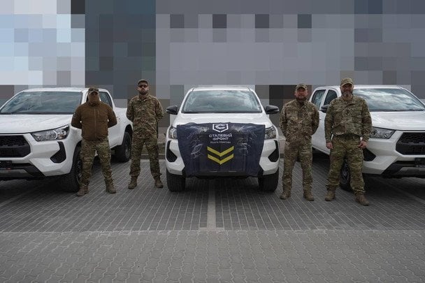 «Сталевий фронт» Ахметова передав бригаді «Азов» техніку на 12 мільйонів гривень