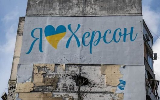 Артилерійський удар по центру Херсона: загинув чоловік, 8 поранених